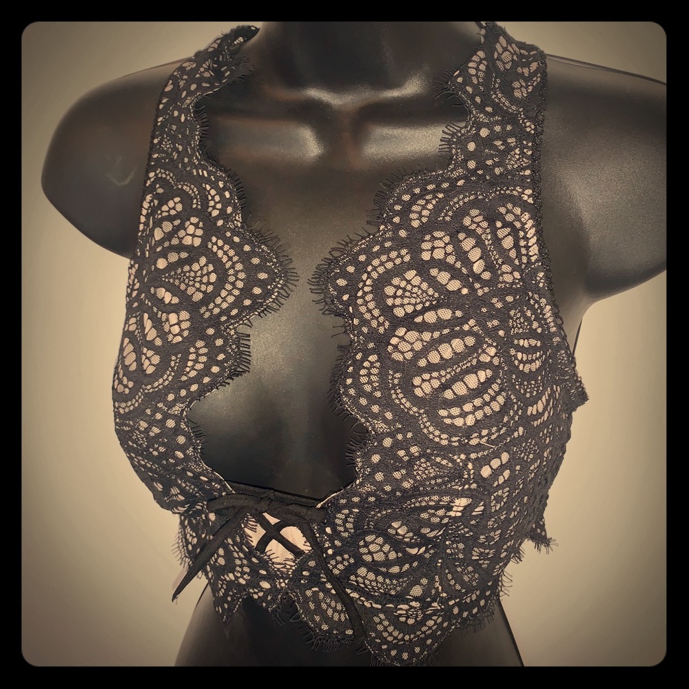 Victoria’s Secret scalloped lace bralette